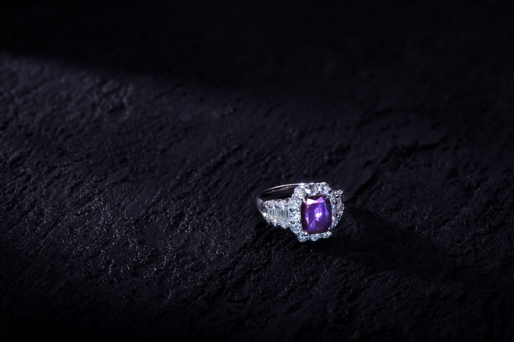 JUSTLEE Brazilian Alexandrite — natural untreated colour-change chrysoberyl, no indications of treatment confirmed by Gübelin and GIA