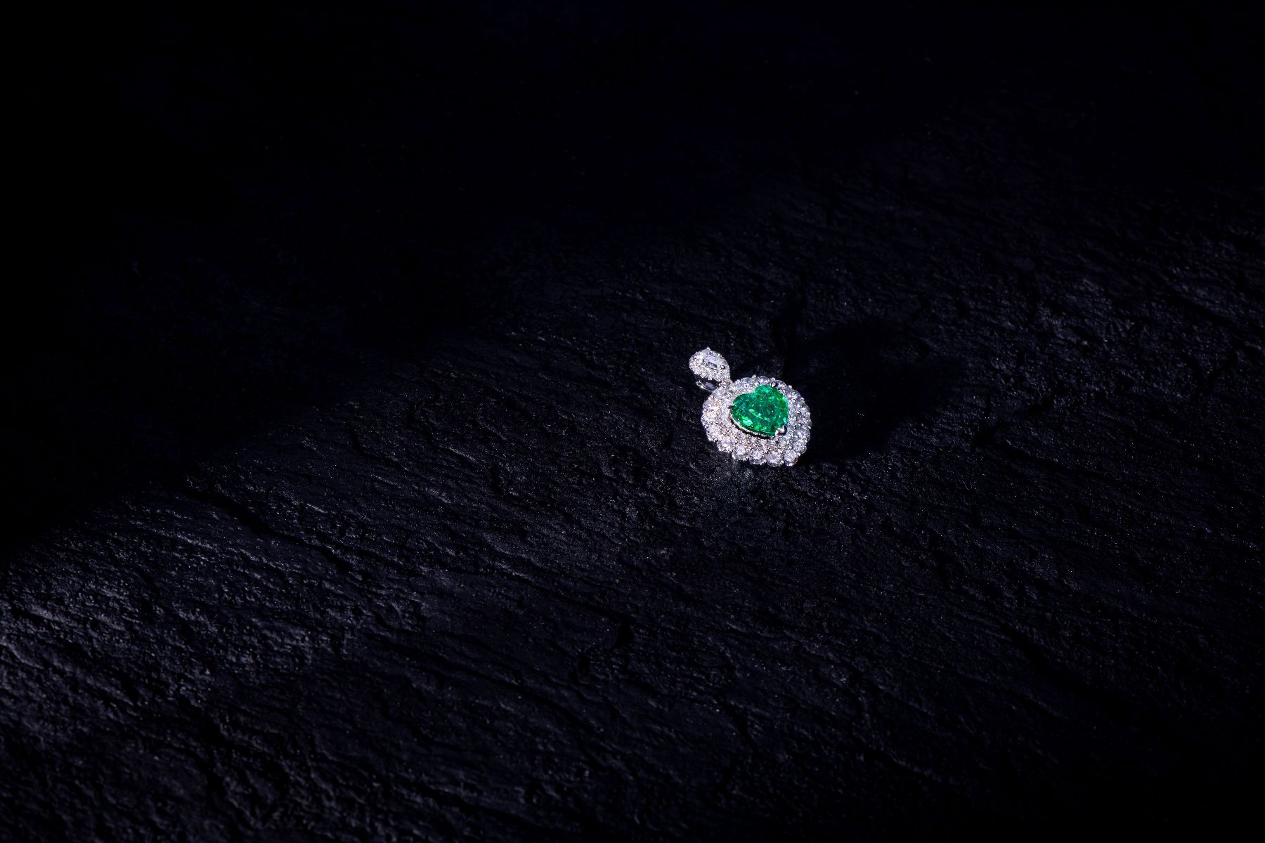 GRS Muzo Green certified Colombian heart-shape emerald pendant, 1.87 ct, diamond halo setting, JUSTLEE Signature Creation