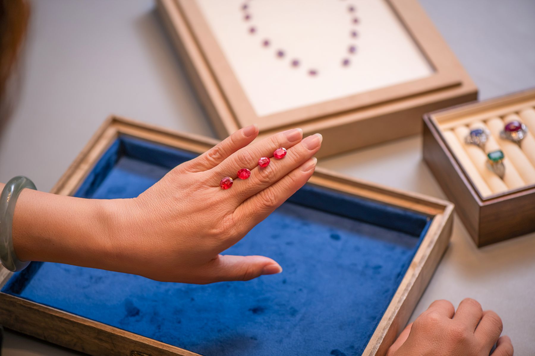 Collector-grade unheated Burmese pigeon blood ruby with GRS certification — auction-grade coloured gemstone, JUSTLEE
