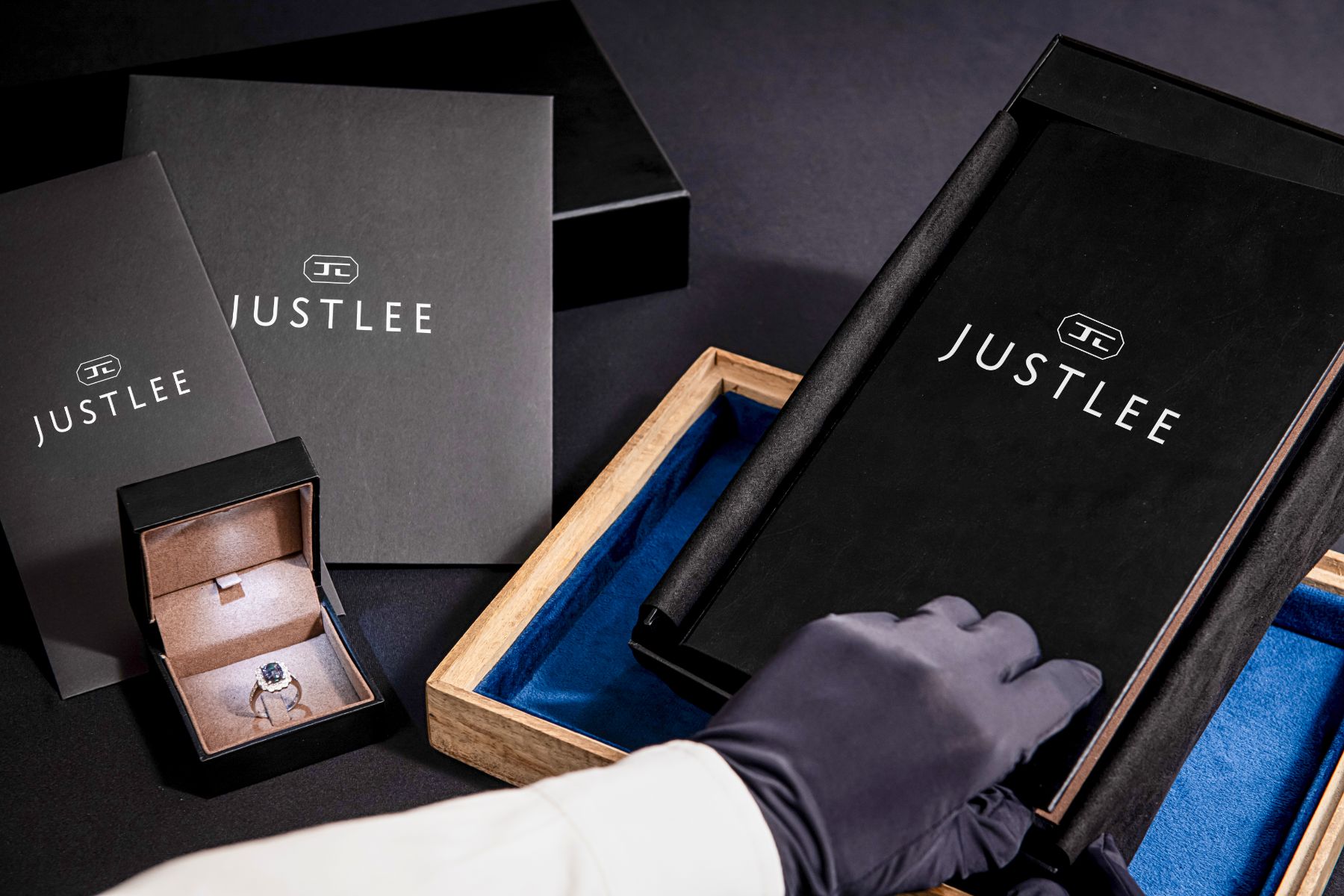 JUSTLEE Legacy Capsule black luxury exterior boxes with wooden inner case, winner of the 21st National Brand Yushan Award Best Product Category